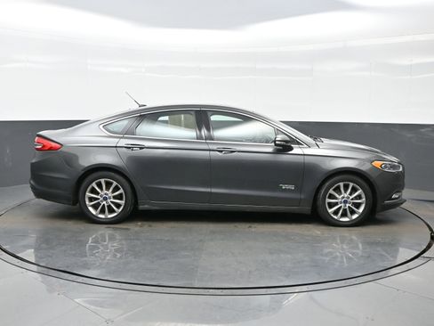 Used 2017 Ford Fusion Energi SE image 7