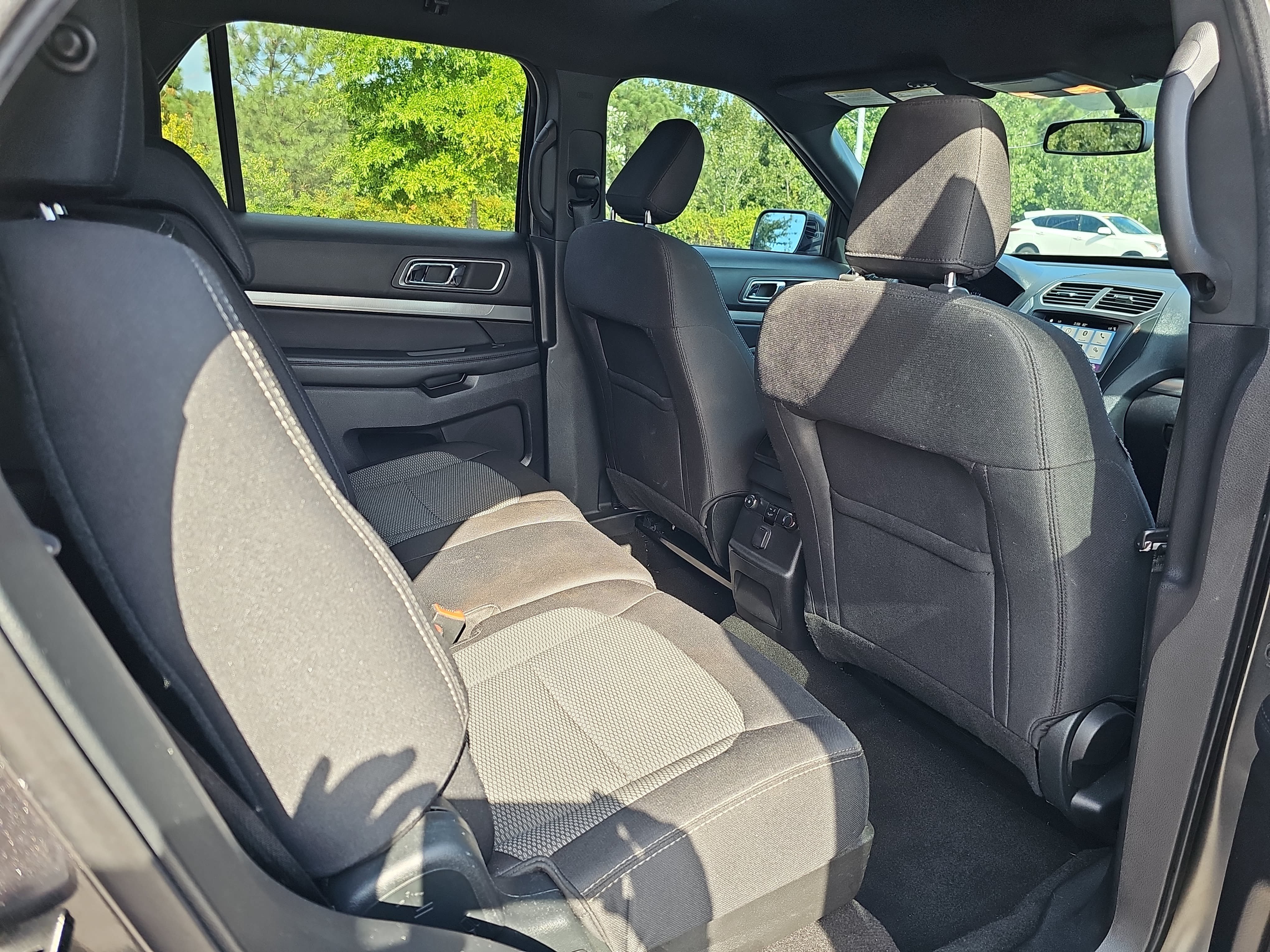 Used 2019 Ford Explorer XLT w/ Equipment Group 201A FWD image 11