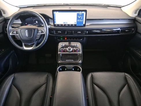 Used 2023 Lincoln Nautilus Standard w/ Premium Package image 9