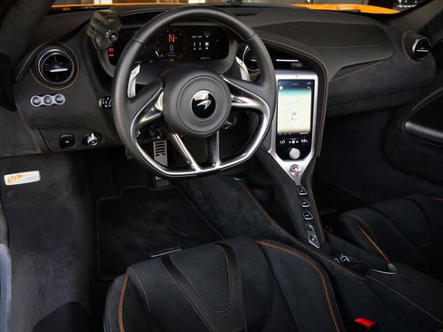 Used 2024 McLaren 750S Spider RWD image 8
