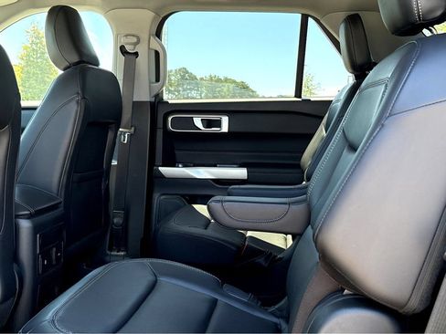 Used 2023 Ford Explorer XLT w/ Equipment Group 202A AWD/4WD image 19