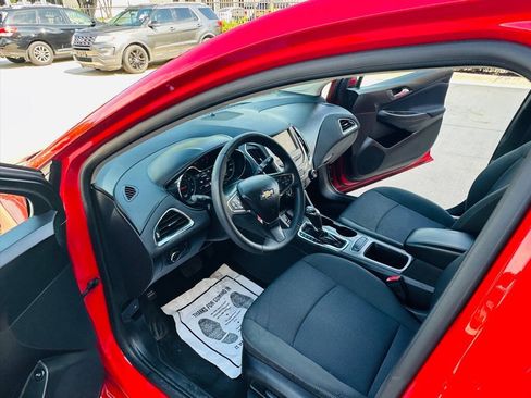 Used 2017 Chevrolet Cruze LT w/ Convenience Package FWD image 14