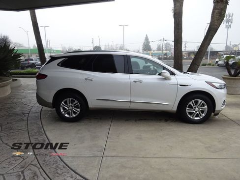 Used 2018 Buick Enclave Essence image 9