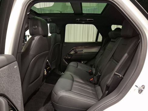 Certified 2025 Land Rover Range Rover Sport image 9