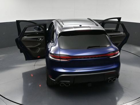 Certified 2026 Porsche Macan AWD/4WD image 35