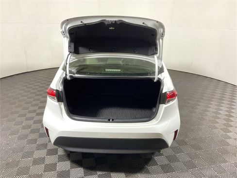 Used 2024 Toyota Corolla LE image 13