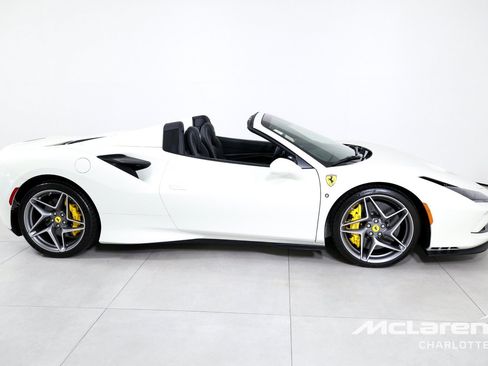 Used 2022 Ferrari F8 Tributo RWD image 10