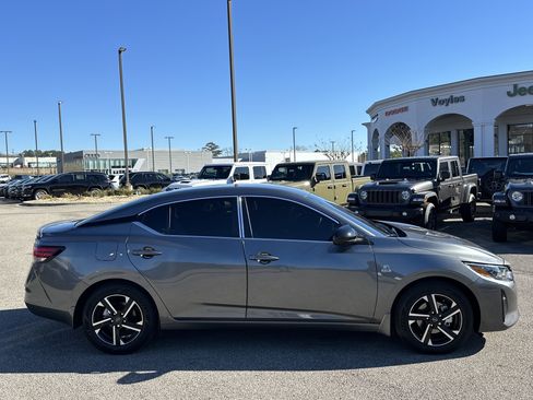 Used 2024 Nissan Sentra SV image 8