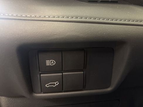 Used 2021 Toyota Highlander LE image 19