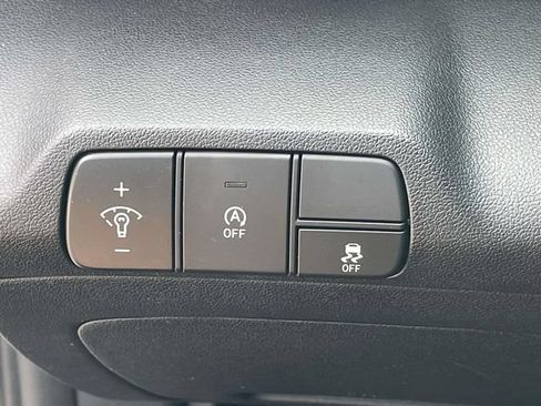 Certified 2025 Hyundai Elantra SE FWD image 22