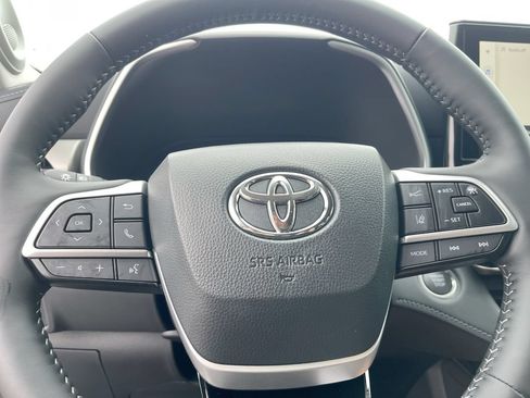 Used 2026 Toyota Highlander Limited AWD/4WD image 7