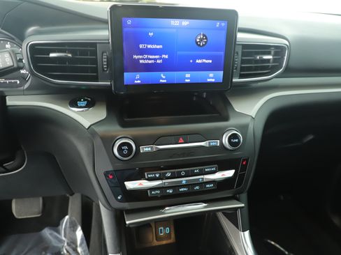 Used 2020 Ford Explorer XLT w/ Equipment Group 202A RWD image 18