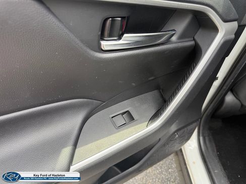 Used 2020 Toyota RAV4 XLE AWD/4WD image 26