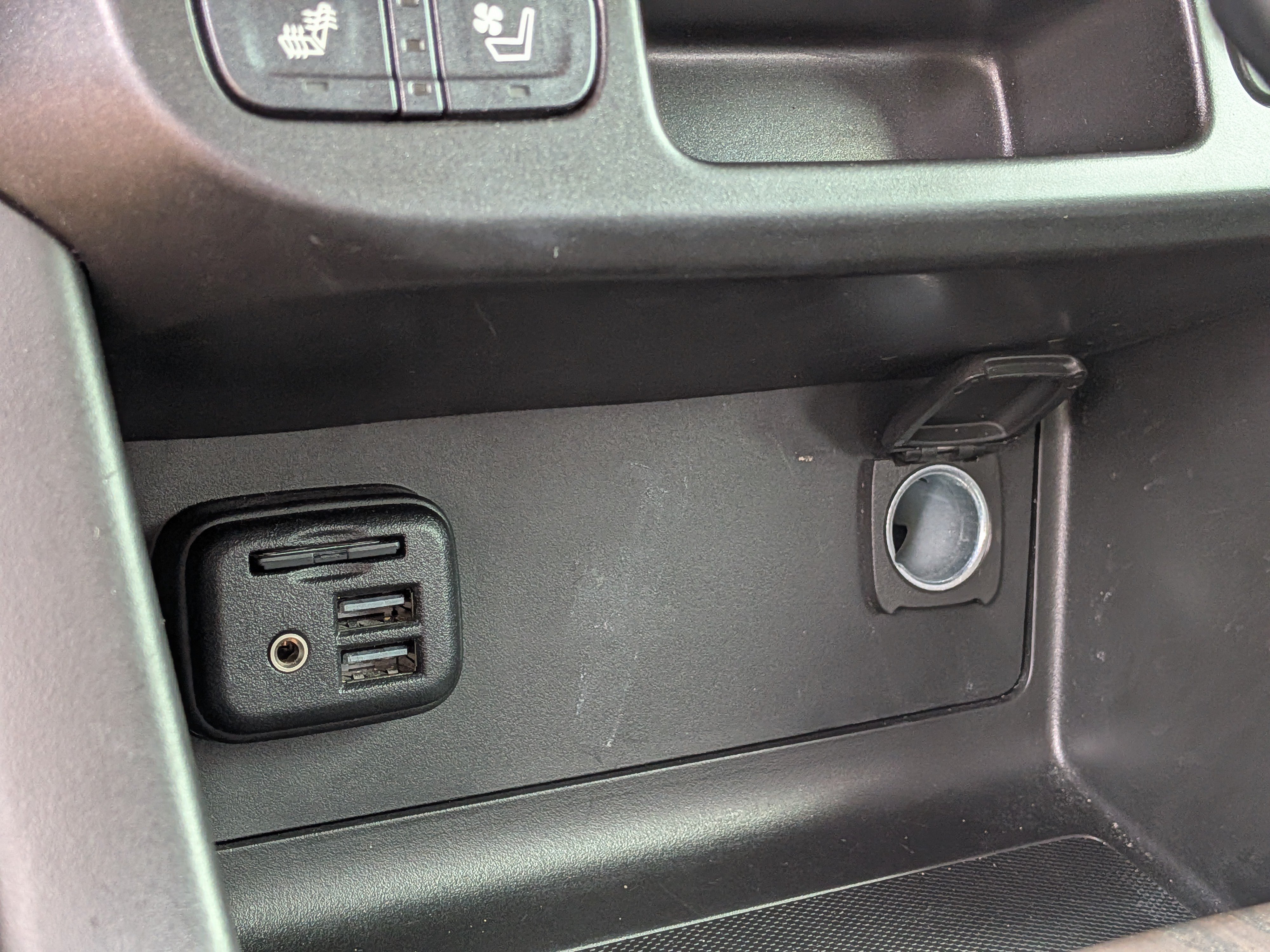 Used 2022 GMC Canyon Denali RWD image 28