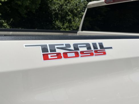 New 2026 Chevrolet Silverado 1500 Custom Trail Boss w/ LPO, Dark Essentials Package AWD/4WD image 37