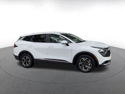 Used 2025 Kia Sportage LX FWD image 2