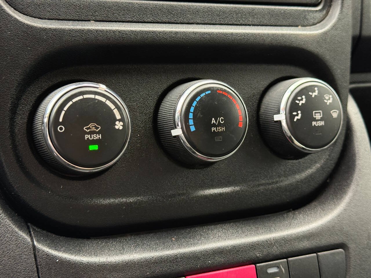 Used 2015 RAM ProMaster 1500 FWD image 18