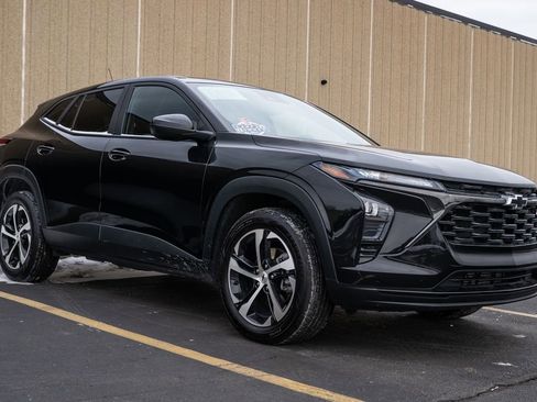 Used 2024 Chevrolet Trax RS w/ Sunroof Package image 1