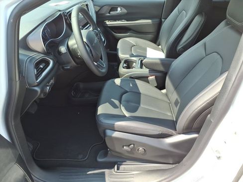 New 2027 Chrysler Pacifica Select FWD image 12