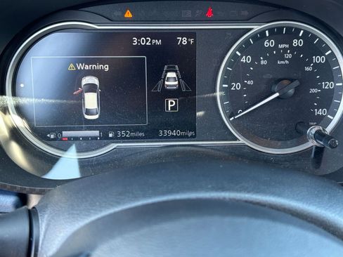 Used 2025 Nissan Versa SV FWD image 38