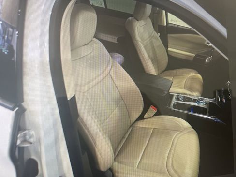 Used 2020 Ford Explorer Platinum w/ Premium Technology Package AWD/4WD image 13