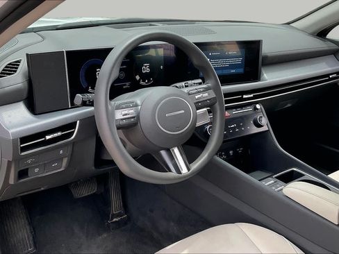 Used 2025 Hyundai Sonata SEL FWD image 17