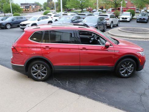 Used 2022 Volkswagen Tiguan SE AWD/4WD image 5
