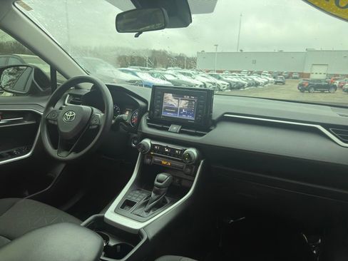 Used 2021 Toyota RAV4 XLE image 17