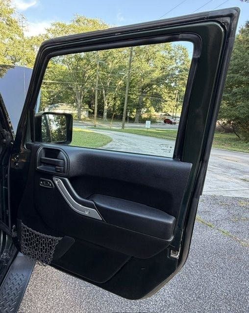 Used 2011 Jeep Wrangler Unlimited Sahara w/ Connectivity Group AWD/4WD image 20