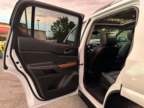 Used 2017 GMC Acadia Denali w/ Technology Package AWD/4WD image 11