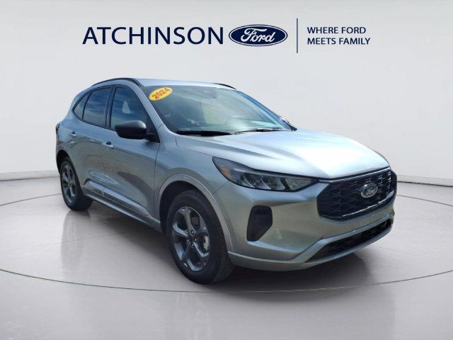 Certified 2024 Ford Escape ST-Line w/ Tech Pack #1 AWD/4WD image 3