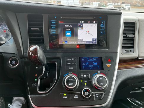 Used 2016 Toyota Sienna Limited Premium image 17