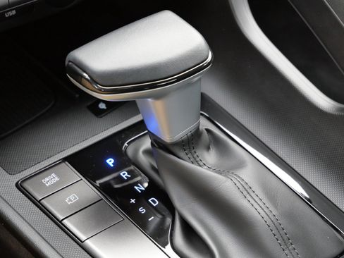 Certified 2025 Hyundai Elantra Sport image 25