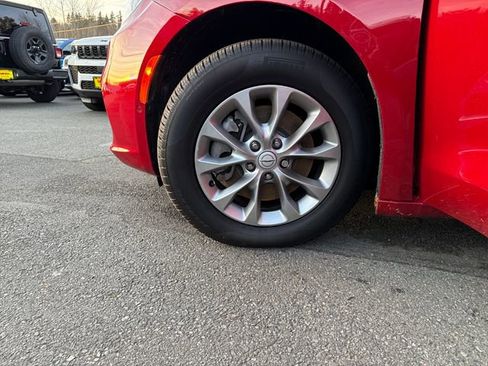 New 2025 Chrysler Pacifica Select image 29