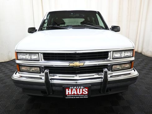 Used 1995 Chevrolet Tahoe 4WD image 2