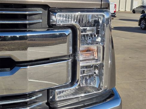 Used 2019 Ford F250 Lariat w/ Chrome Package image 33