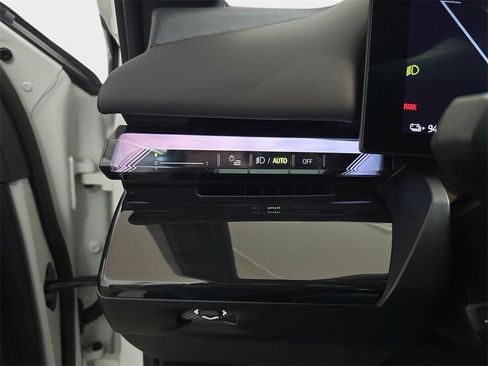 Used 2025 BMW i5 xDrive40 w/ Premium Package image 29