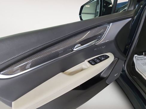 Used 2025 Cadillac XT5 Sportv w/ Technology Package AWD/4WD image 10