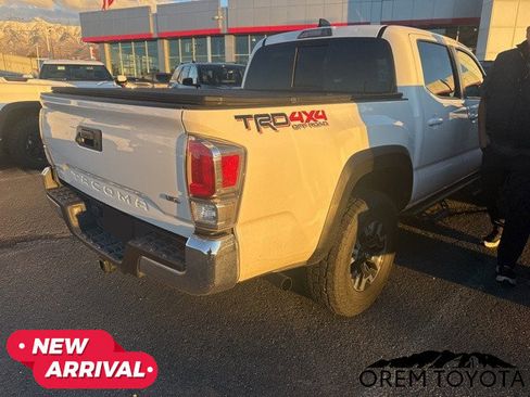 Used 2022 Toyota Tacoma TRD Off-Road image 3