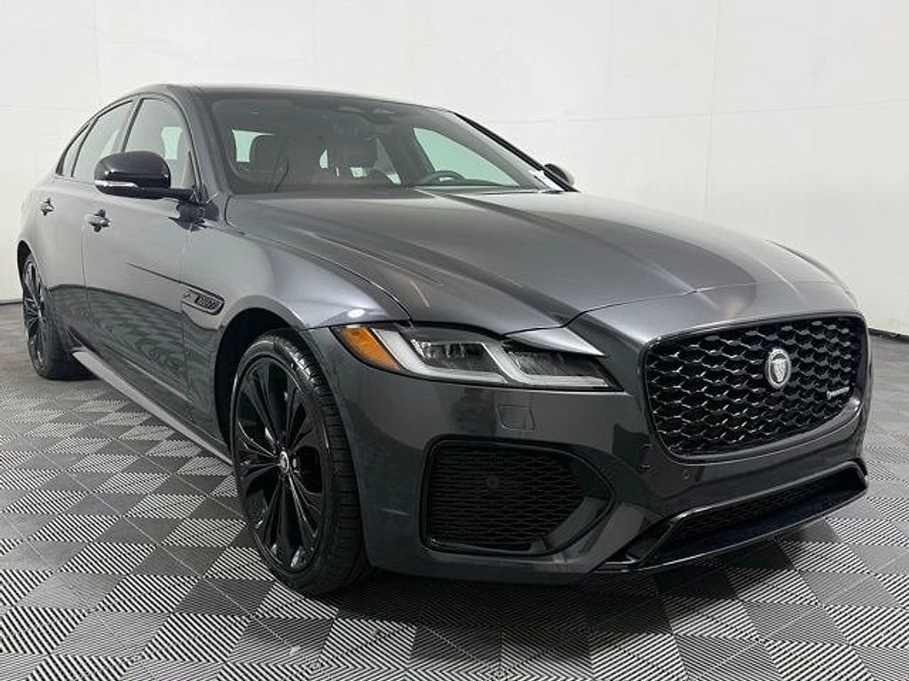 Certified 2024 Jaguar XF R-Dynamic SE AWD/4WD image 10