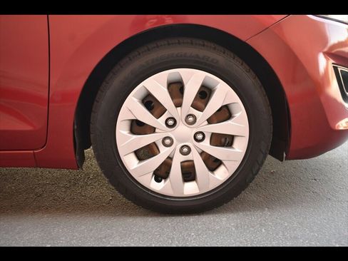 Used 2016 Hyundai Elantra GT image 34