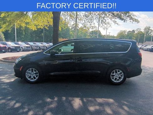 Certified 2023 Chrysler Pacifica Touring-L FWD image 2
