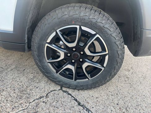 Used 2025 Jeep Compass Trailhawk AWD/4WD image 28