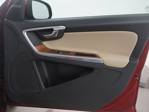 Used 2016 Volvo S60 T5 Premier w/ Climate Package image 9