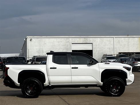 Used 2025 Toyota Tacoma TRD Pro image 3