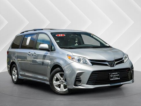 Used 2018 Toyota Sienna LE FWD image 1