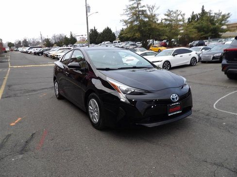 Used 2016 Toyota Prius image 2