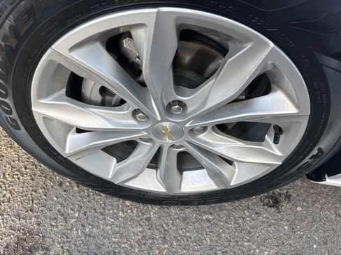 Used 2023 Chevrolet Malibu LT image 2