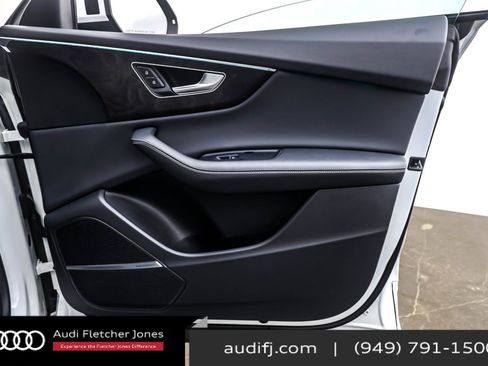 Used 2023 Audi Q8 Prestige w/ Prestige Package image 23