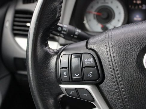 Used 2018 Toyota Sienna SE image 11